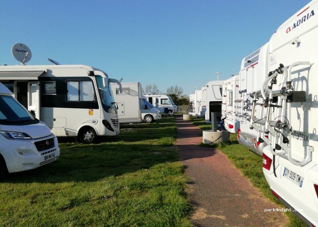 Aire de camping-car municipale - Foto 6