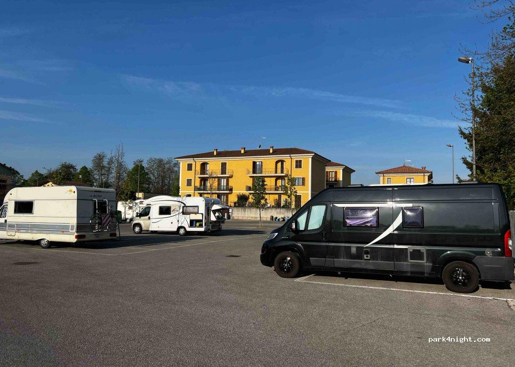 Area Sosta Camper - Cherasco - Foto 6