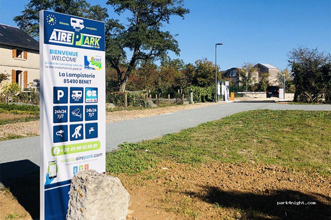 Aire de Camping Car de Benet [AirePark] - Foto 4