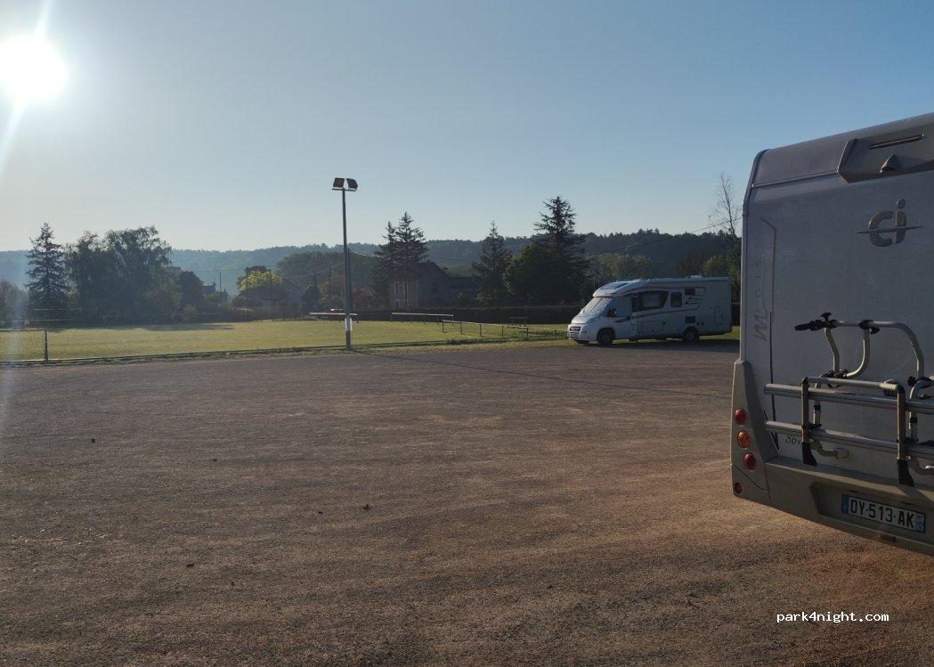 aire de services et stationnement camping car 89660 Mailly-le-Château - Foto 2
