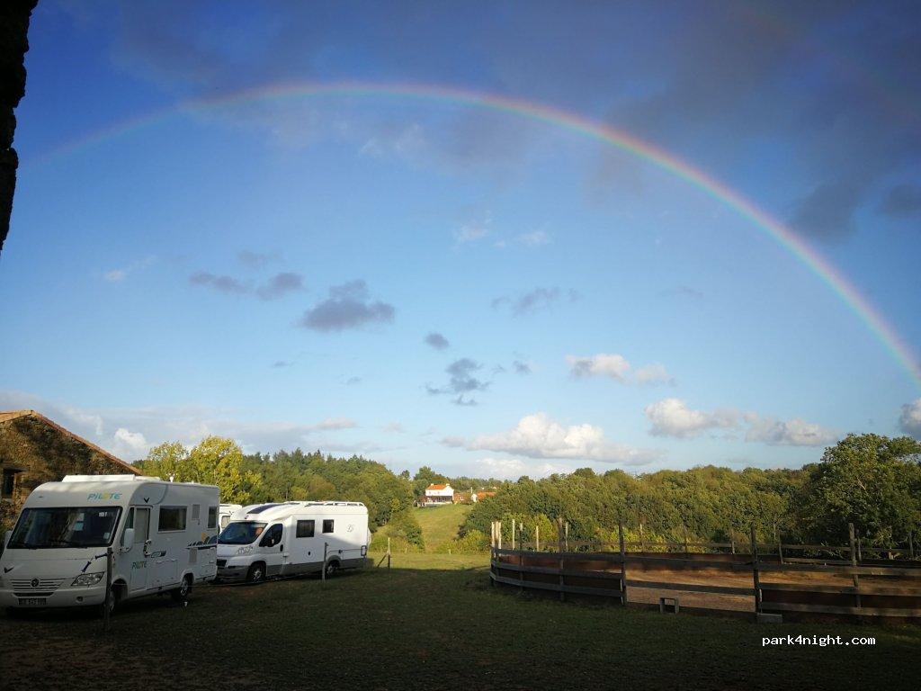 Aire de camping-car LA ROCHE SUR YON - Foto 3