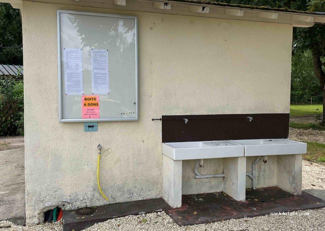 Aire Camping-car d'Entrains sur Nohain - Foto 2