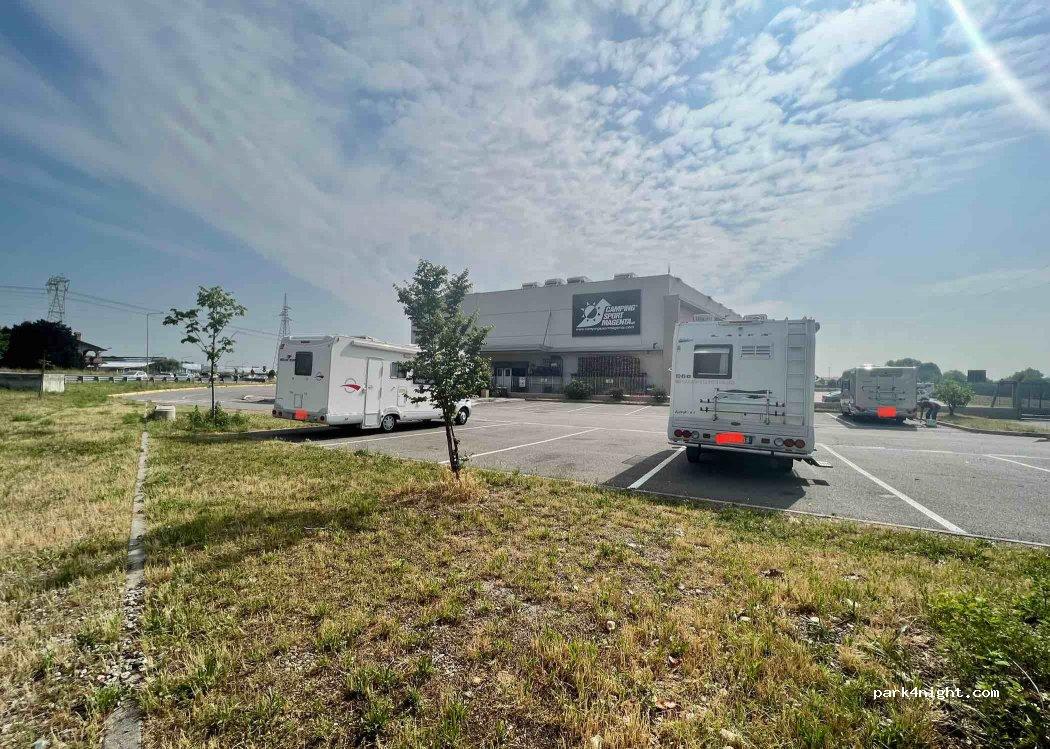 Area sosta camper 20013 Magenta MI - Foto 2