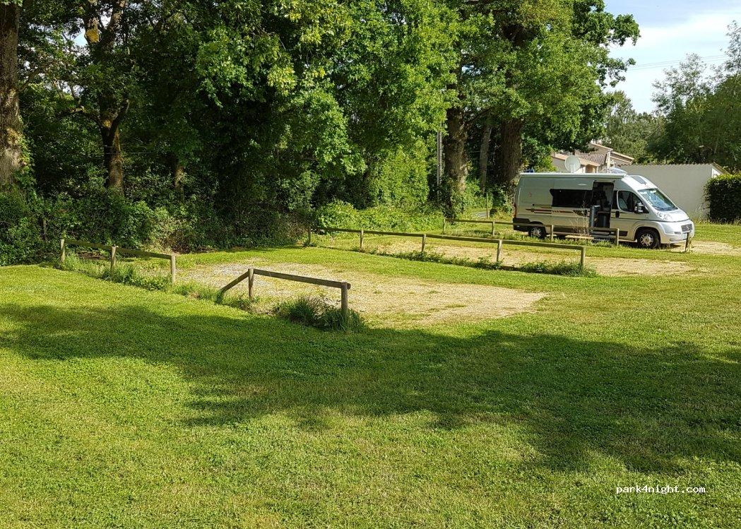 Aire de camping-car BOISME - Foto 6