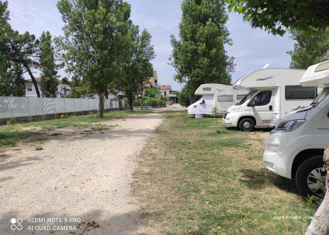 Area Sosta Camper - Casalborsetti - Foto 3