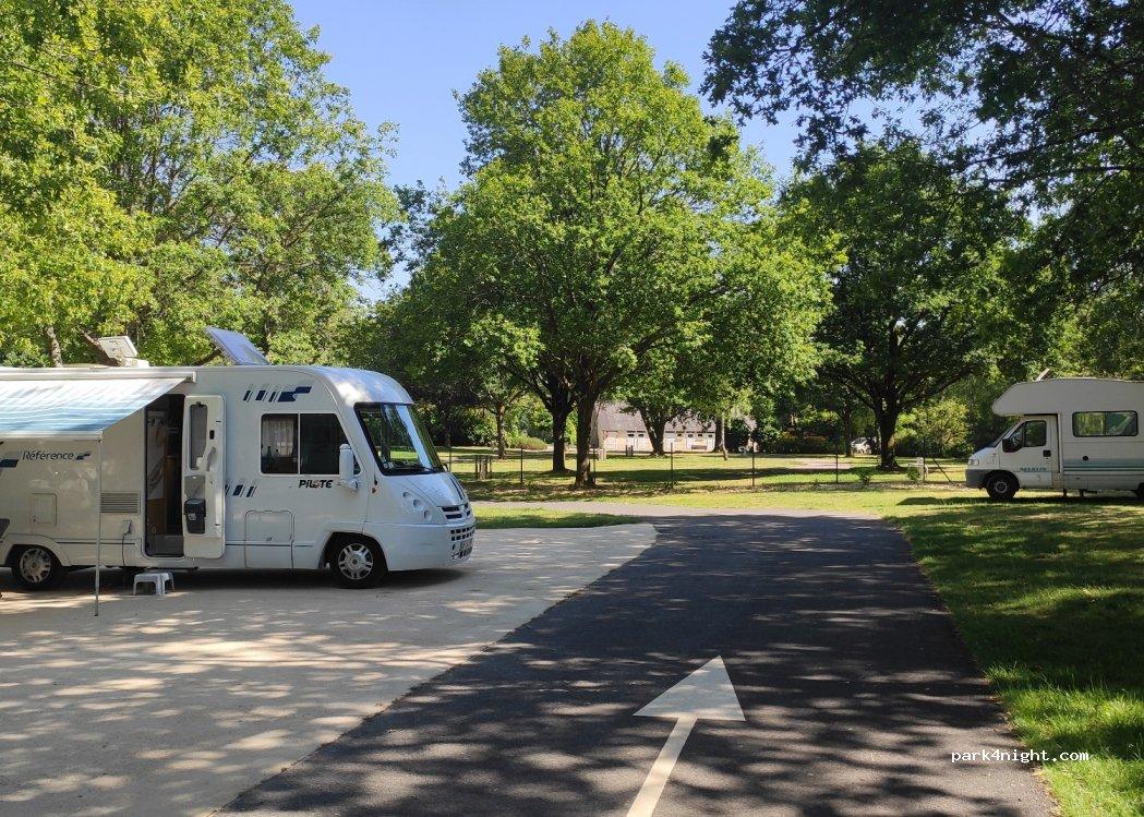 Área de servicios y estacionamiento para autocaravanas - Foto 4