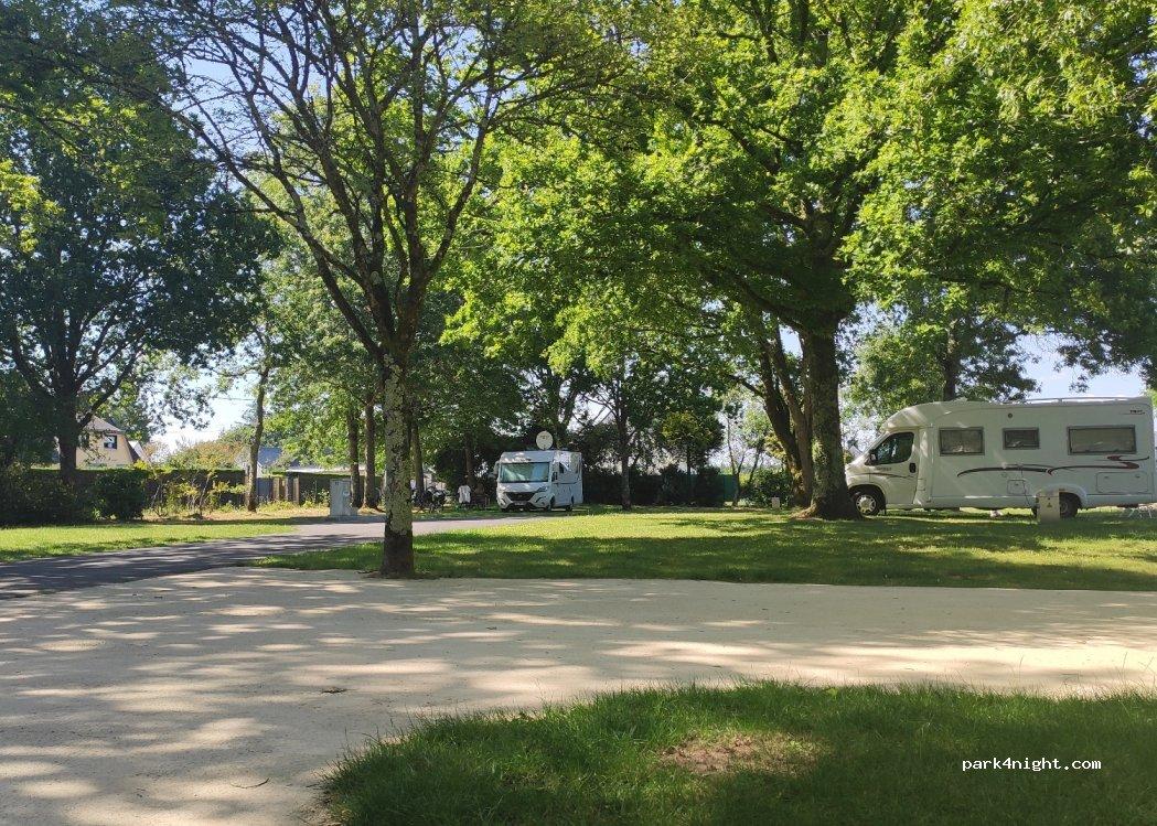 Área de servicios y estacionamiento para autocaravanas - Foto 6