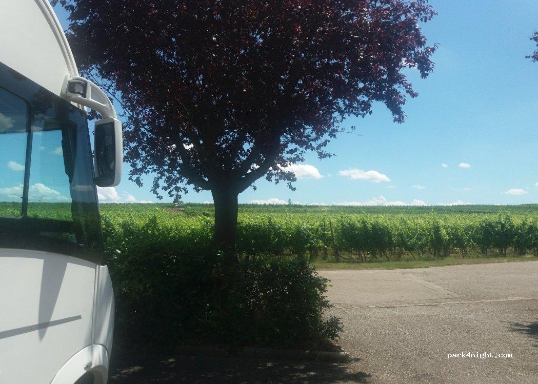 aire de stationnement camping cars 68630 Bennwihr - Foto 6