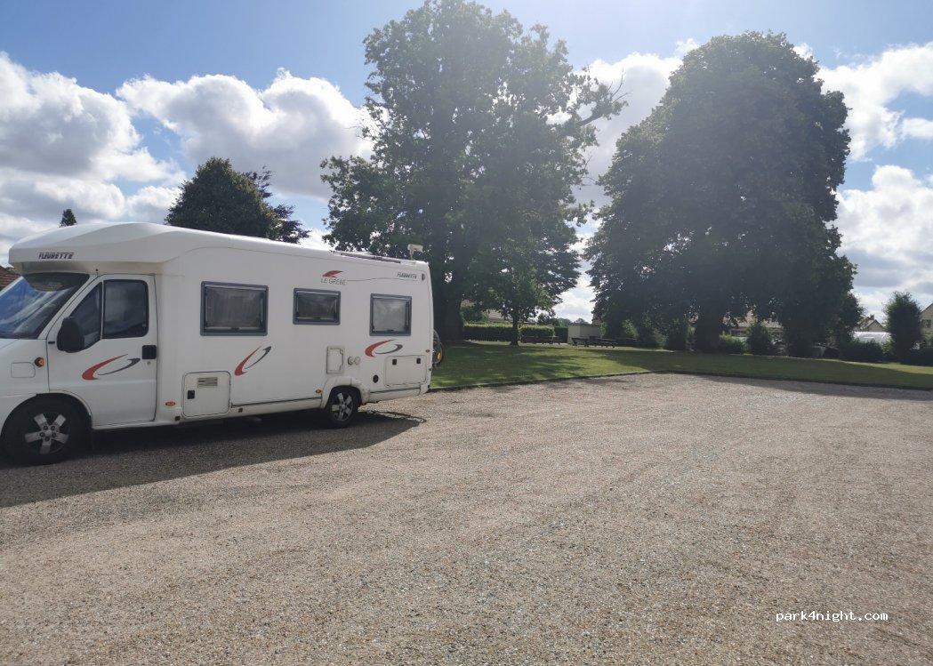 aire de stationnement camping cars 76430 Gommerville - Foto 6