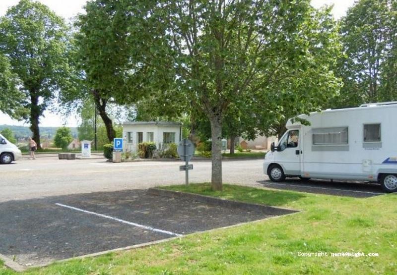 Aire de camping-car LANOUAILLE - Foto 6