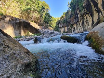 Las Vertientes / Camping y Cabañas