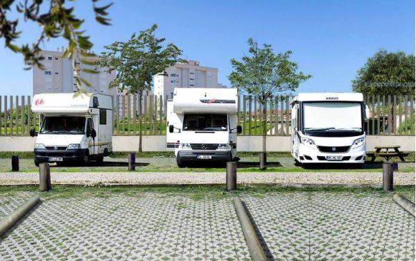 Zona estacionamiento Autocaravanas - Foto 3