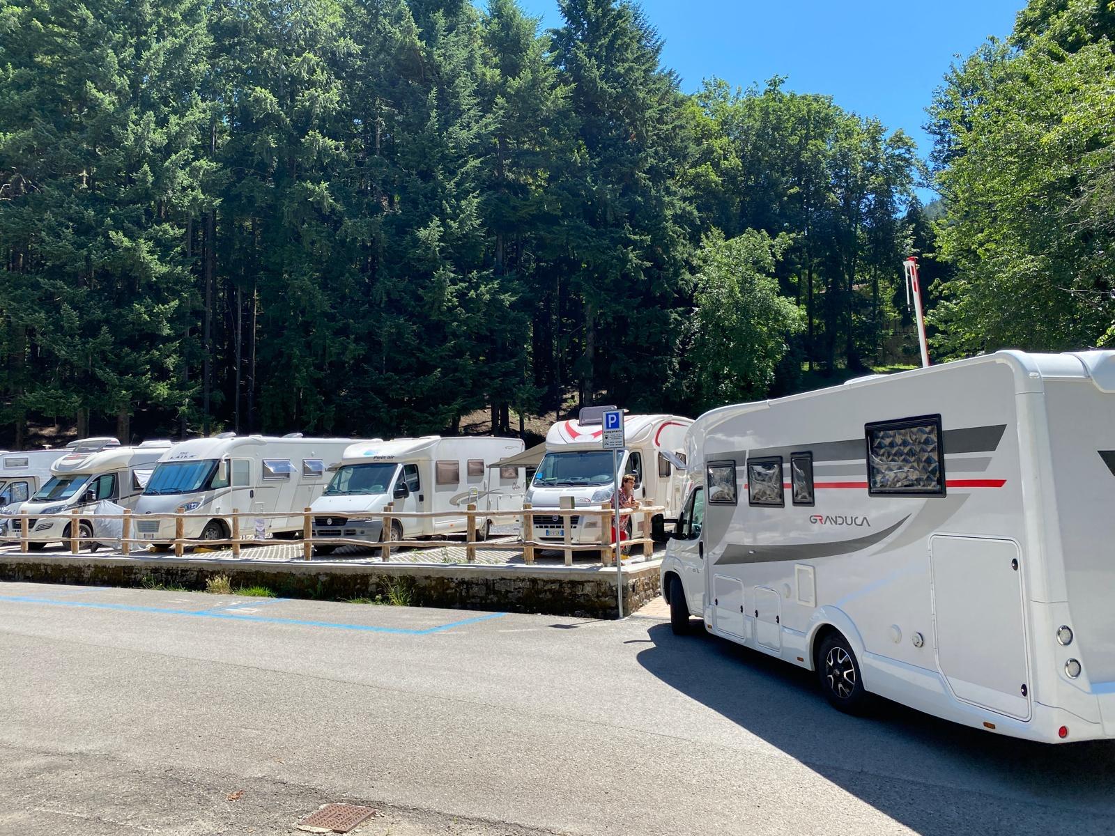 AREA DI SOSTA CAMPER ATTREZZATA E' ALBERATA - Foto 7