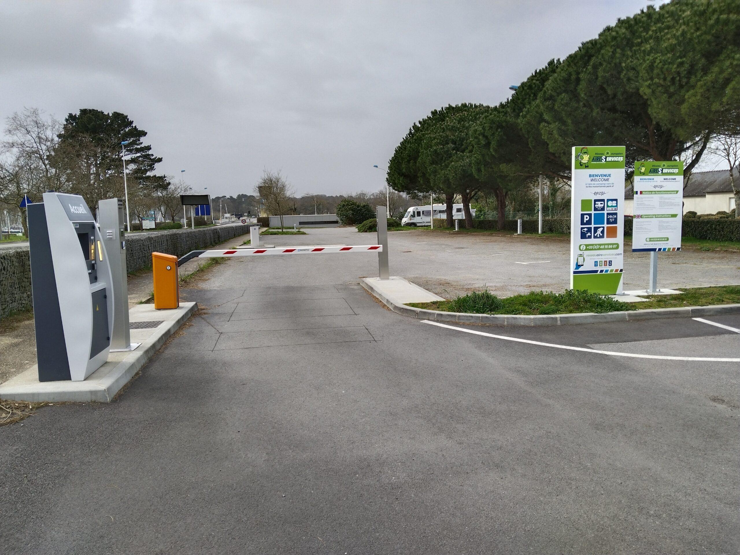 Arzal Aire pour camping-cars D139 Au barrage - Foto 4