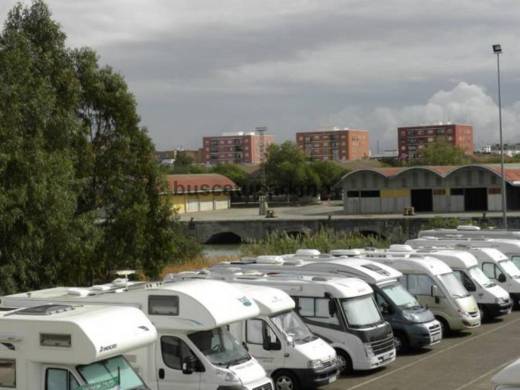 Zona estacionamiento Autocaravanas - Foto 7