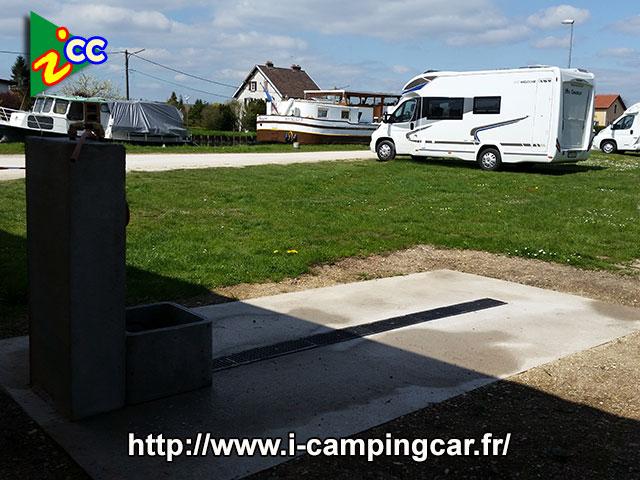 aire de stationnement camping cars 55320 Dieue-sur-Meuse - Foto 7