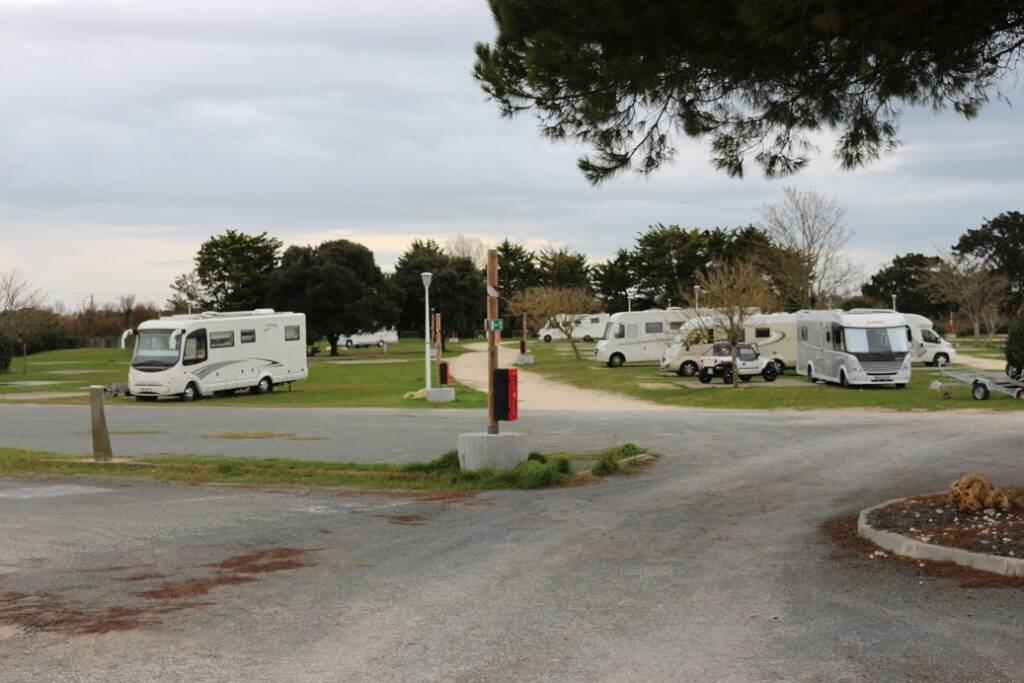 Aire de camping-car RIVIERES - Foto 7