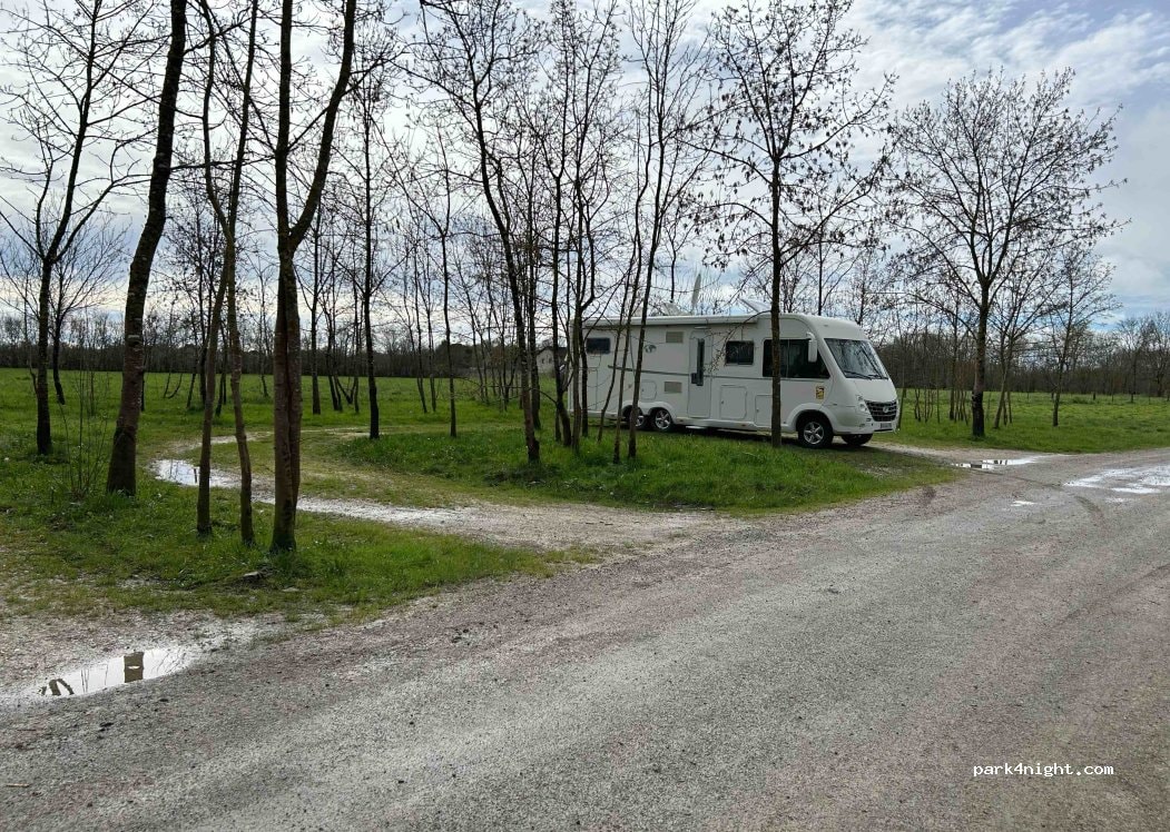 Accueil camping car Port du lys