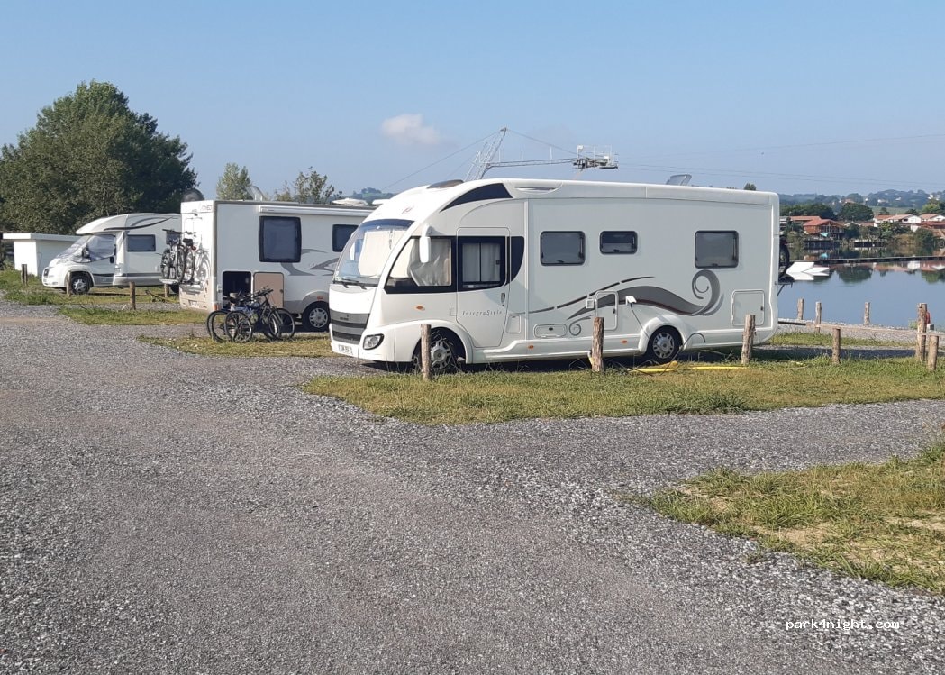 Aire de camping-car domaine du lac de Sames [AIREPARK]