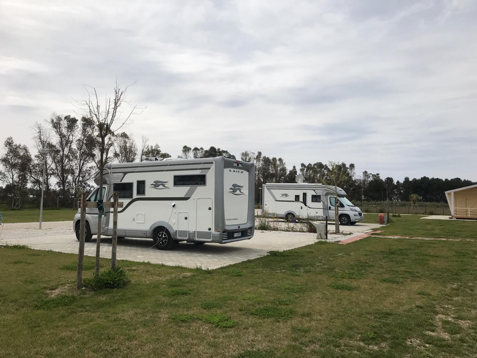 Agricampeggio Vento Etrusco piazzole ,area sosta per camper e roulotte ,alloggi di Glamping Safari