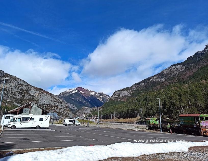Área autocaravanas Canfranc-Estación