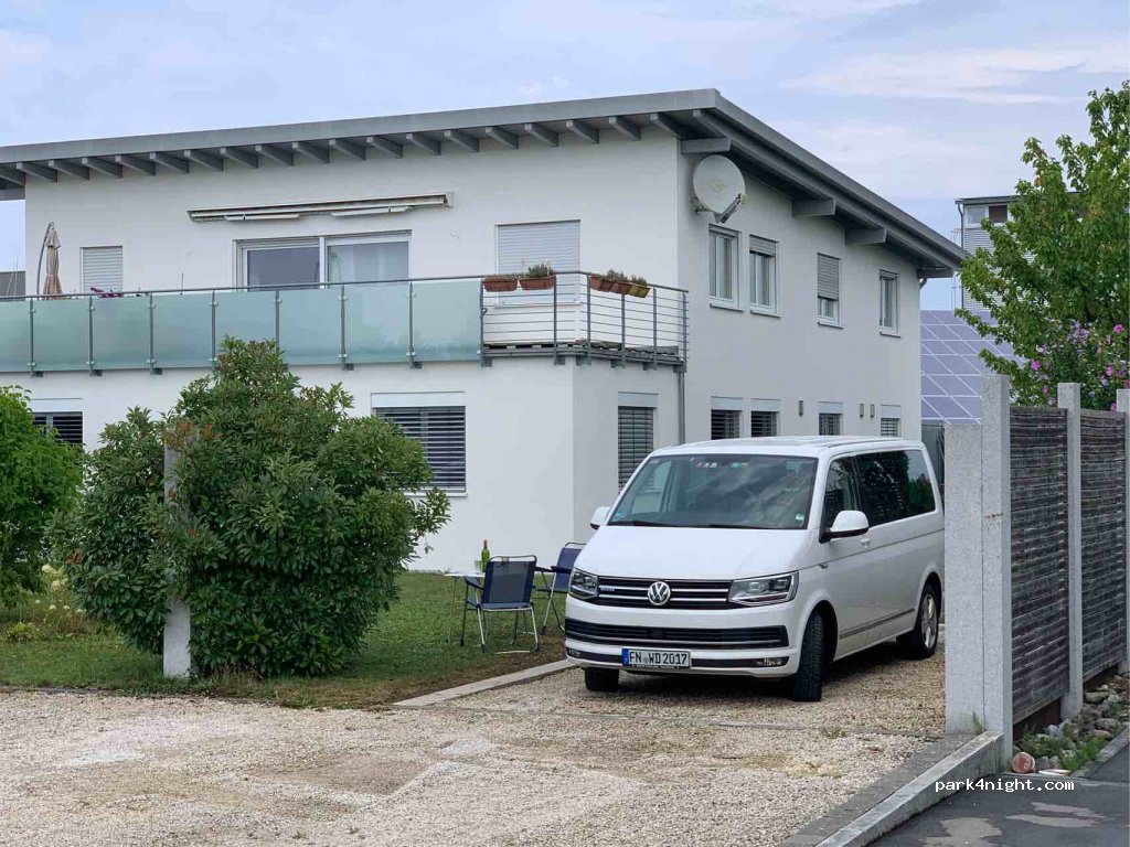 Stellplatz WOMO im privaten Garten