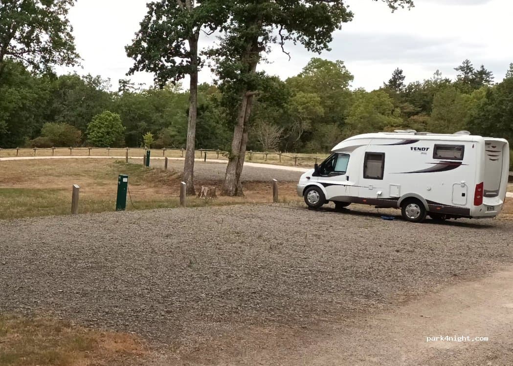 Aire de camping-car (Le Champ-Saint-Père)