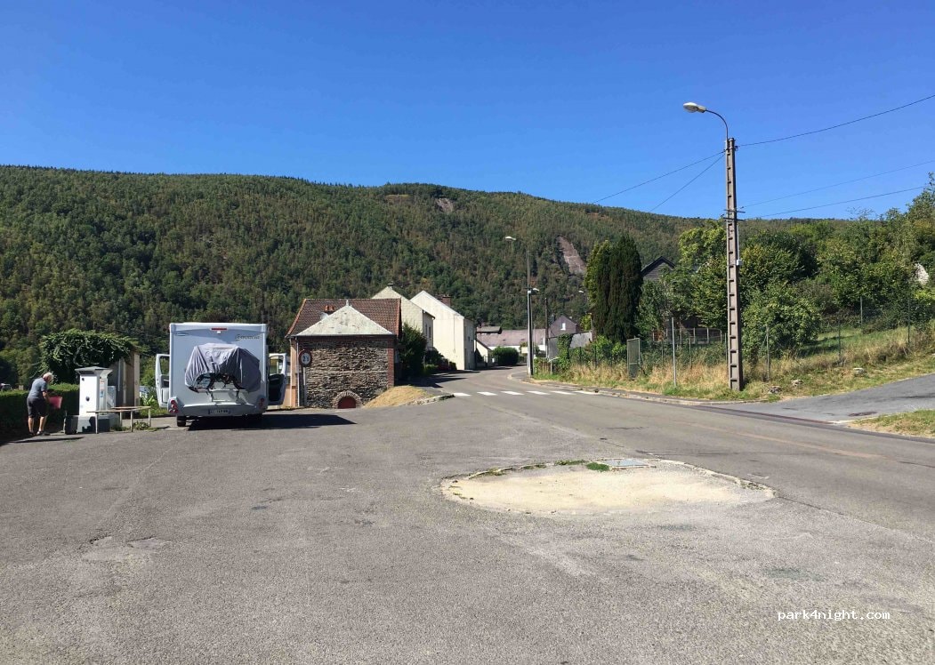 Aire camping-car Monthermé