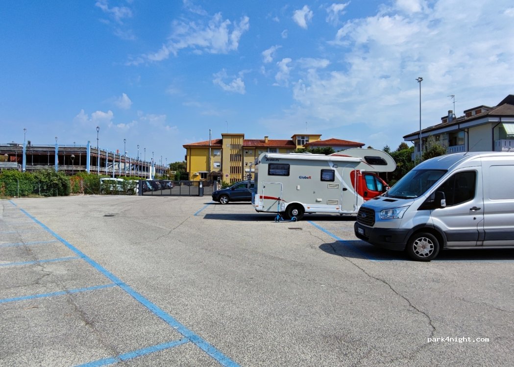 Camper Parking Area to the Parks