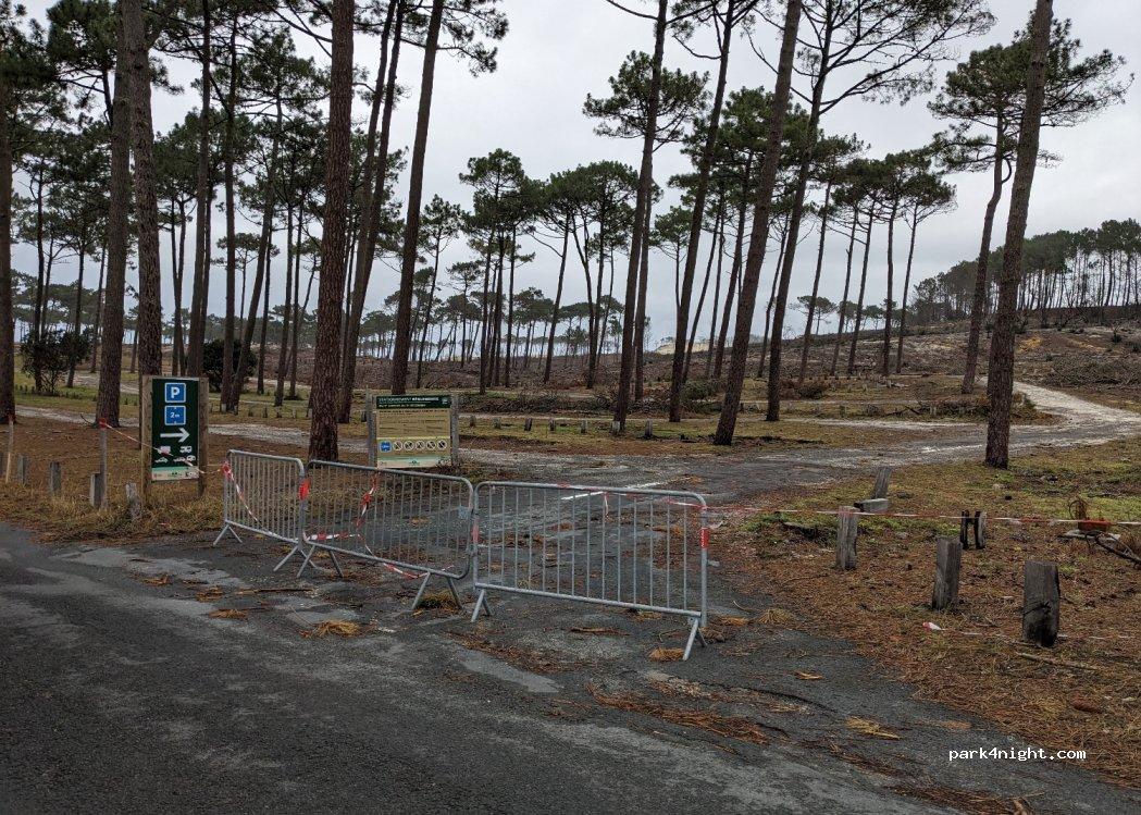 Aire De Camping Car - Tete De Buch