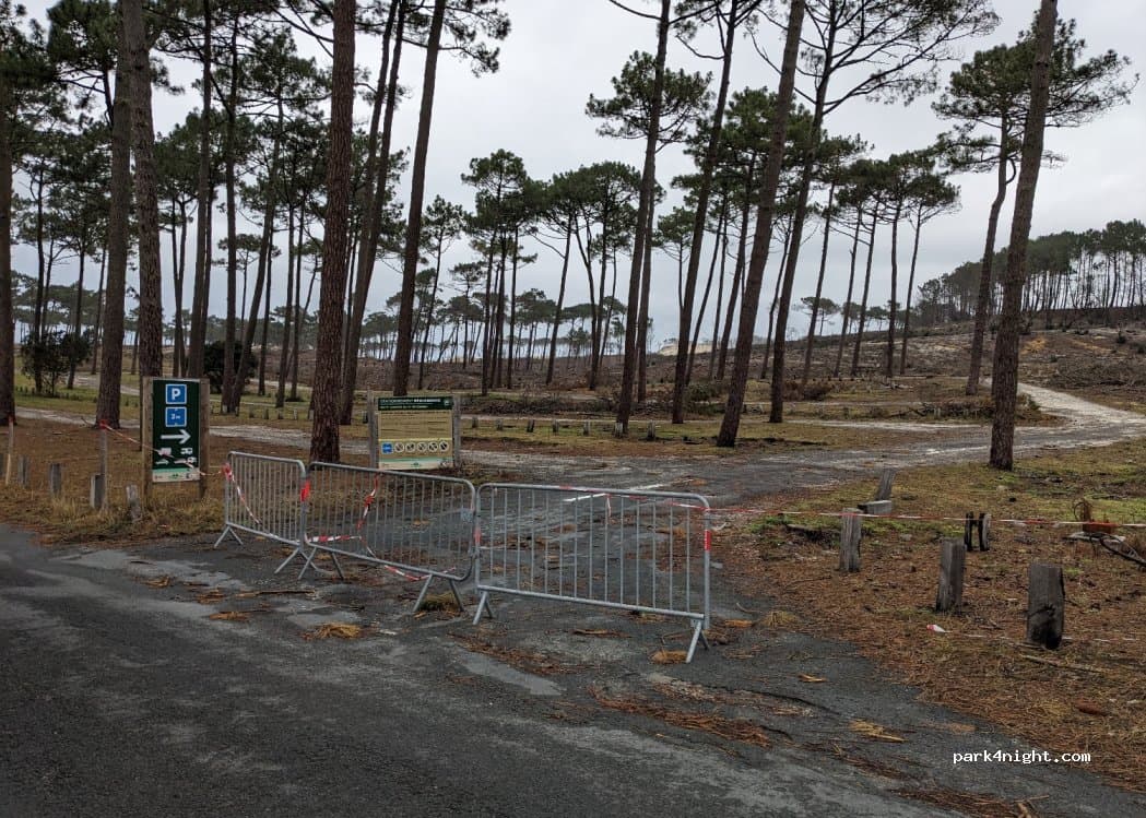 Aire De Camping Car - Tete De Buch