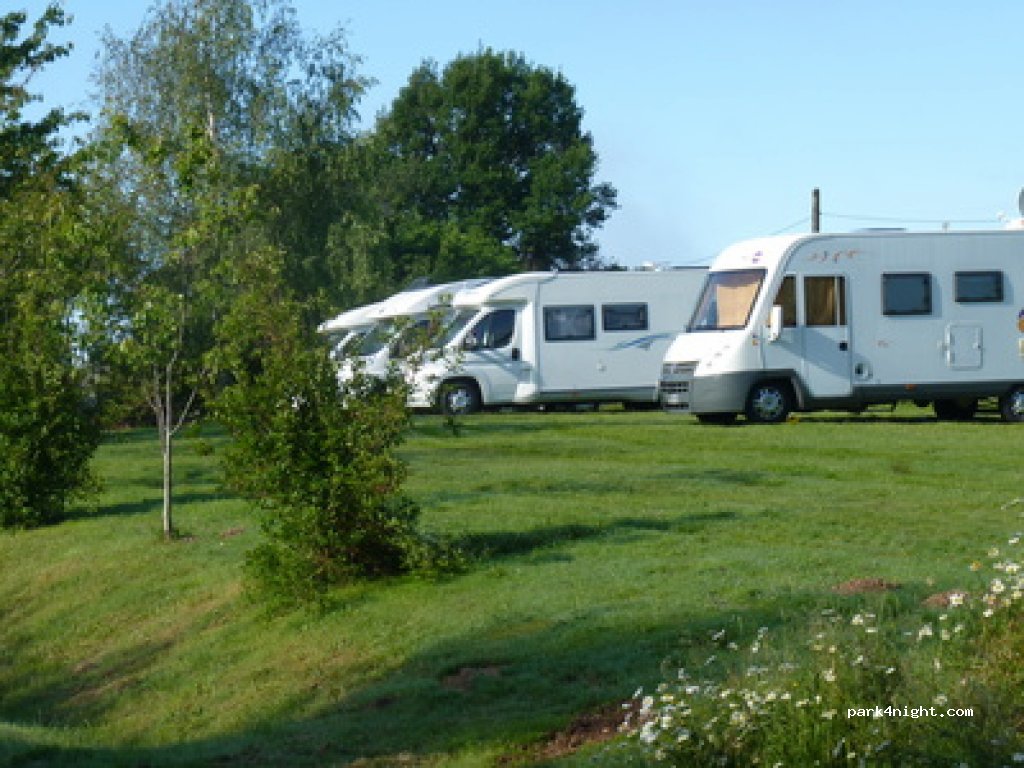 Aire de Camping-Car - La ferme de Brossard