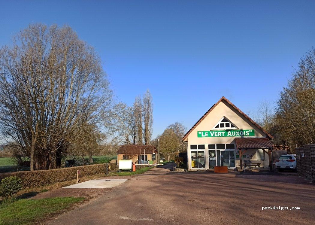 Camping Vert Auxois : Camping au bord du Canal de Bourgogne avec piscine / Côte d'Or