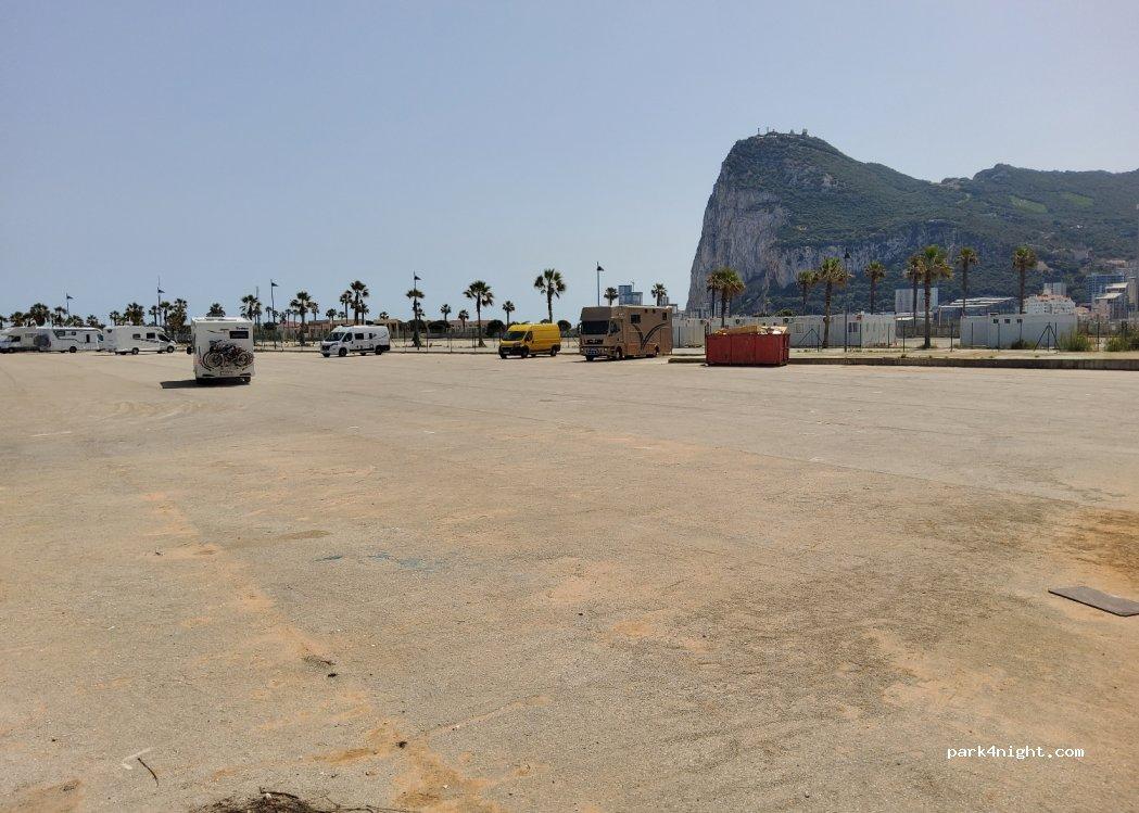 Parking autocaravanas puerto deportivo Alcaidesa