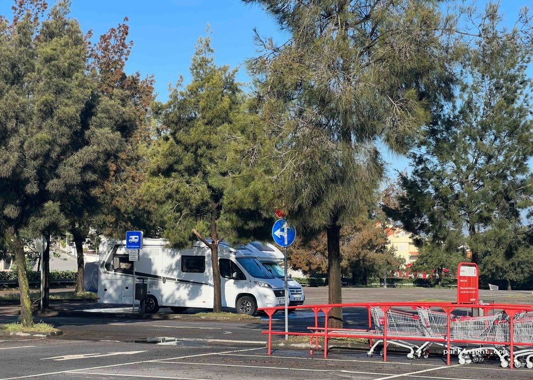 Sosta camper supermercato Continente