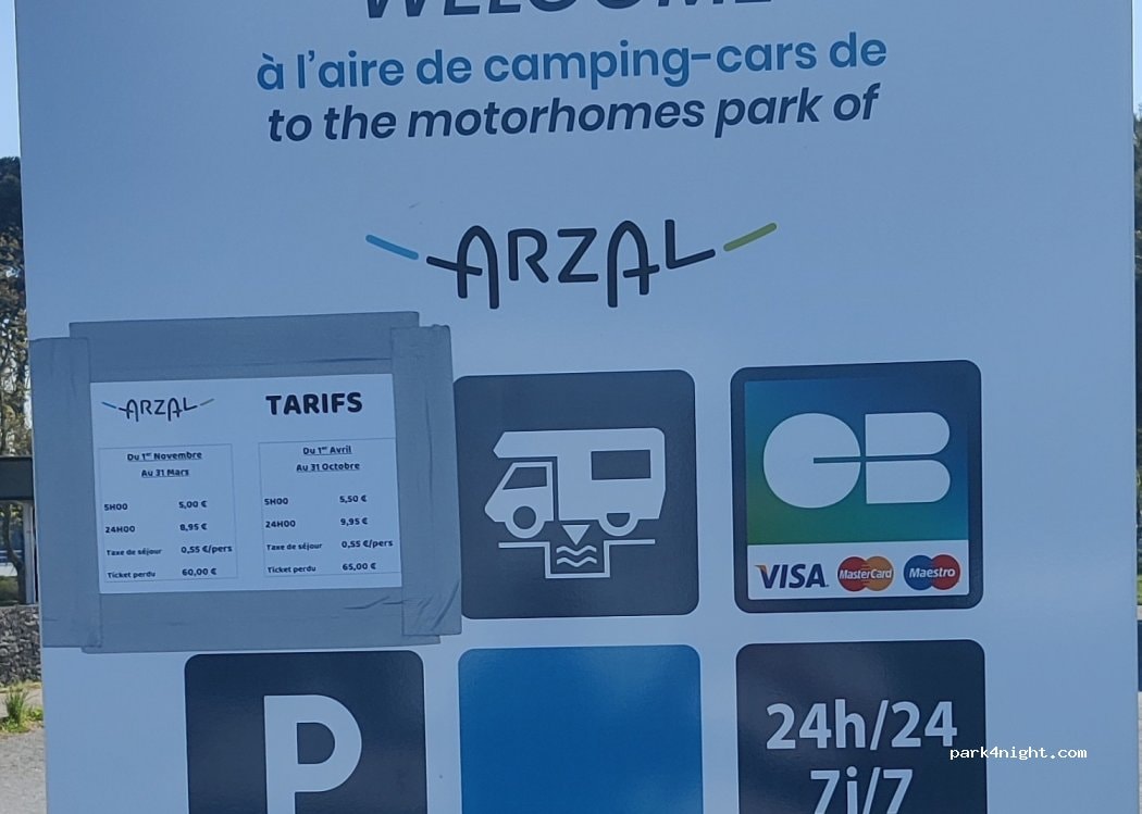 Arzal Aire pour camping-cars D139 Au barrage
