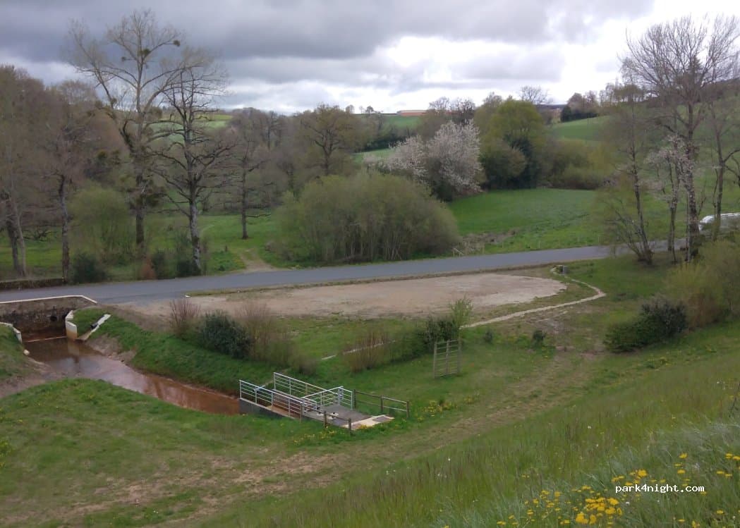 Aire de Camping Car Municipale - Baraqueville