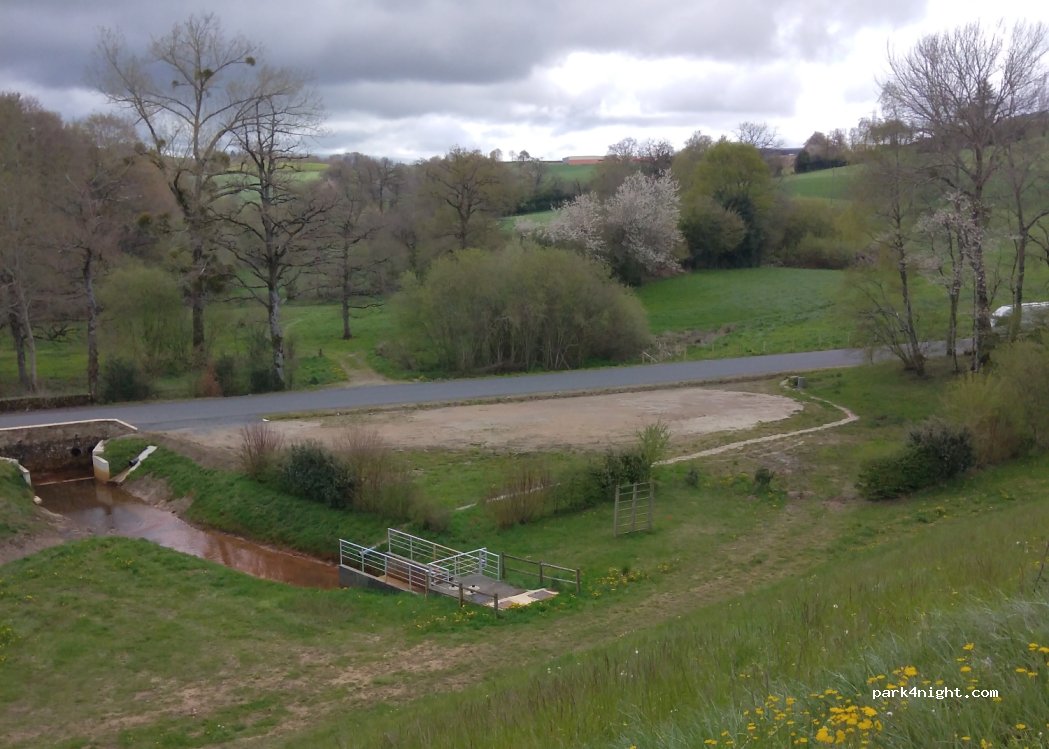 Aire de Camping Car Municipale - Baraqueville