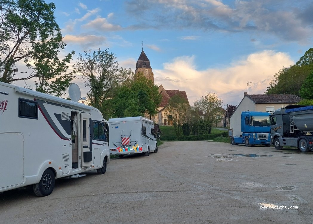 aire de services et stationnement camping cars 89260 Thorigny-sur-Oreuse