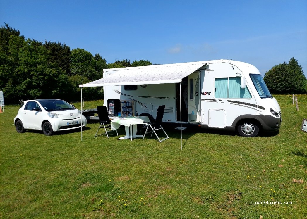 Aire de camping-car à la ferme de La Maison Blanche