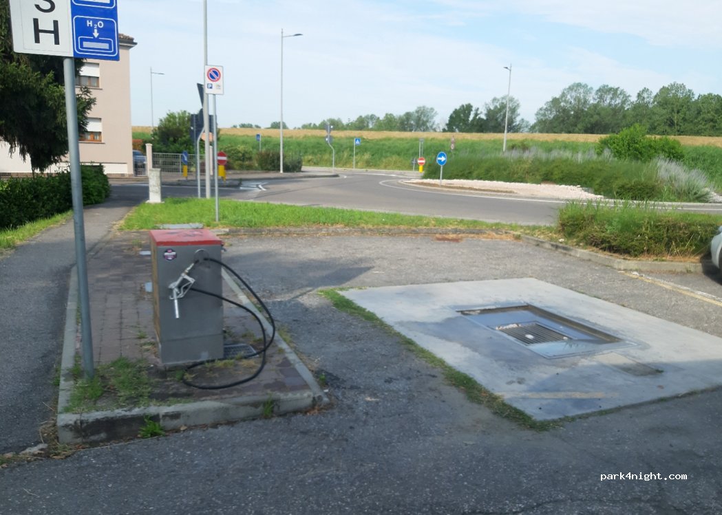 aire de service camping car 42016 Guastalla RE