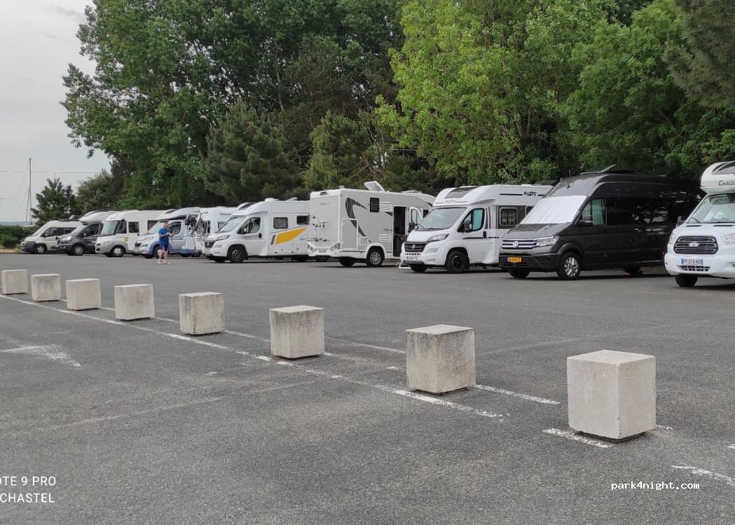 Aire de camping-cars Base nautique