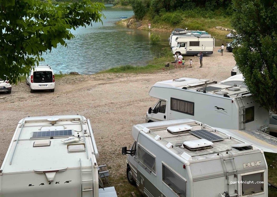 Area Sosta Camper "Lago del Turano" Castel di Tora