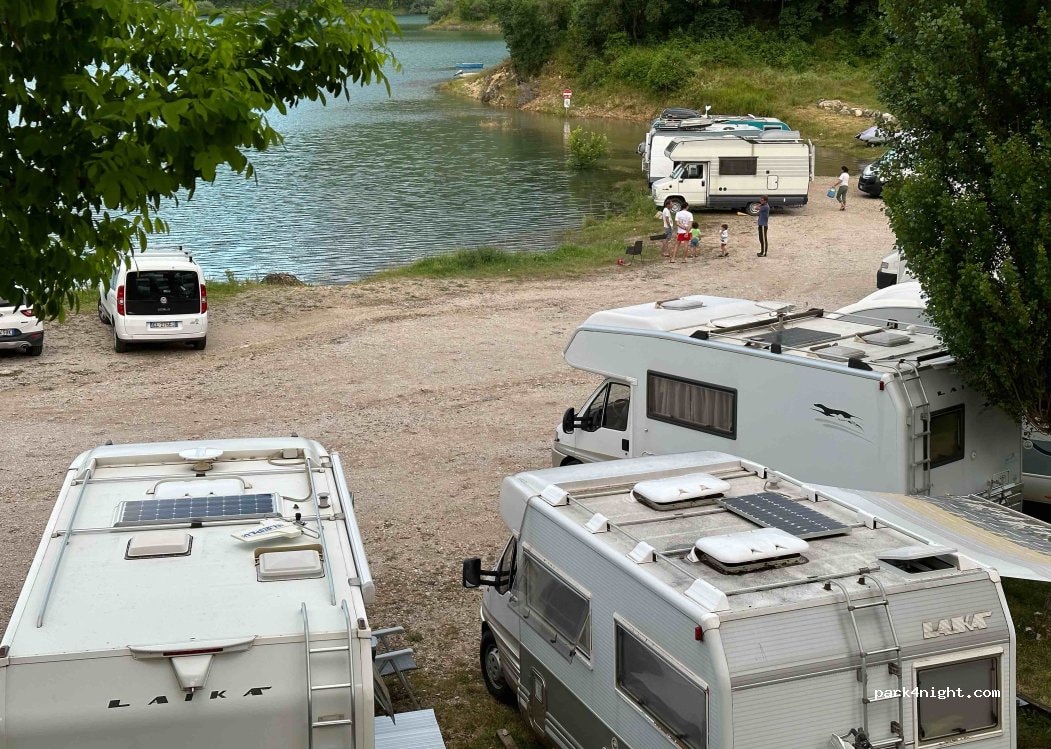 Area Sosta Camper "Lago del Turano" Castel di Tora