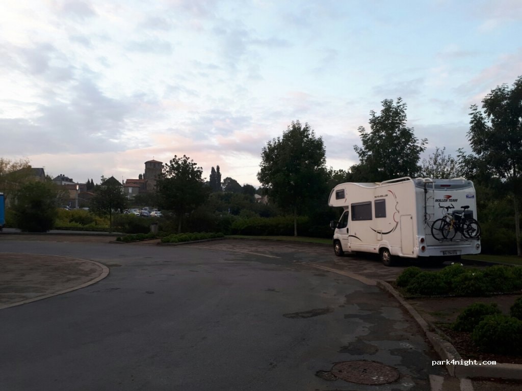 Aire de camping-car POUZAUGES