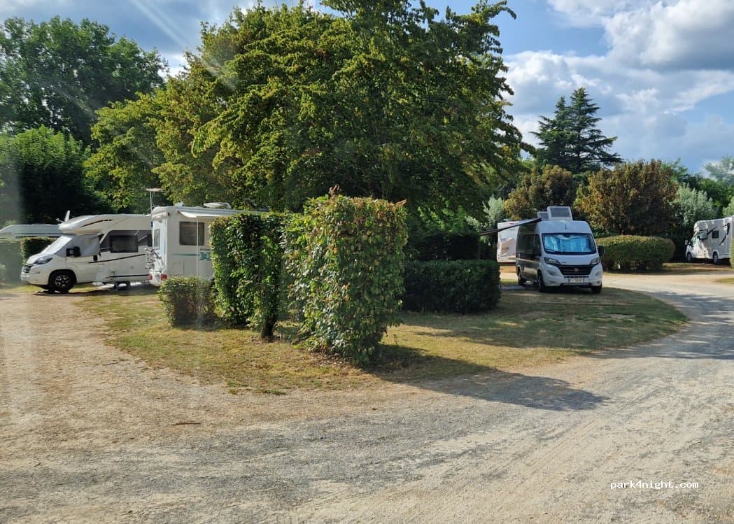 AREA CAMPER LES EYZIES DE TAYAC SIREUIL