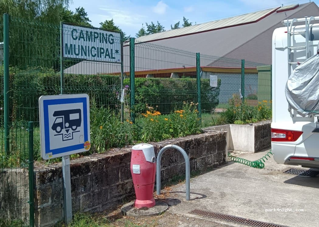 Camper service plek Moulins-Engilbert