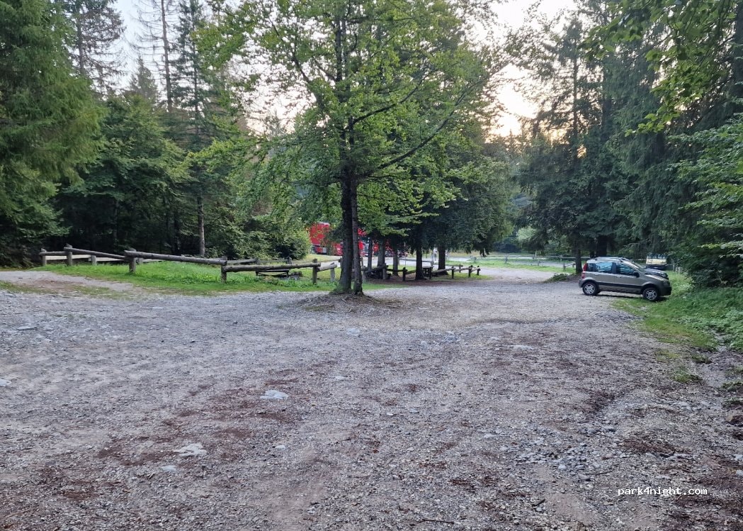 Area Sosta Camper Lago Di Molveno