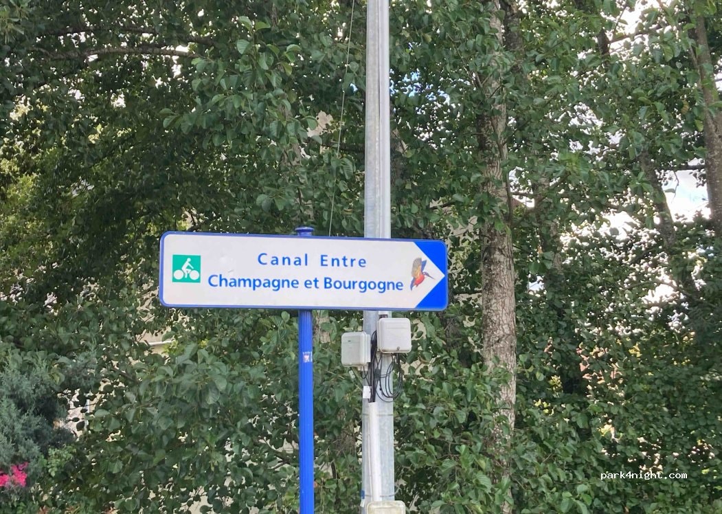 Aire camping-car Viéville