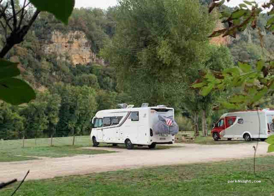 Aire de Camping Car Communal Saint Cirq Beach